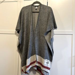 Roots poncho